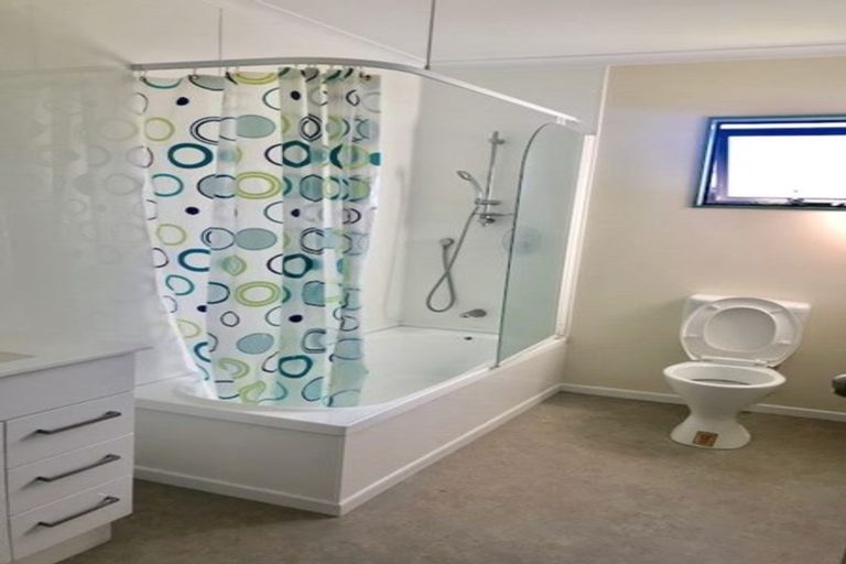 Photo of property in 39 Makora Road, Massey, Auckland, 0614