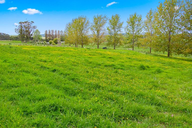 Photo of property in 54 Rangiora Road, Kaiwaka, 0573