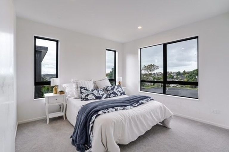 Photo of property in 4b Unsworth Drive, Unsworth Heights, Auckland, 0632