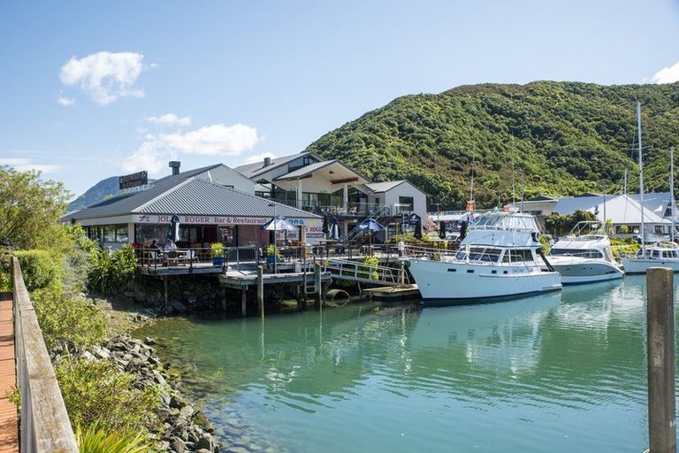 Photo of property in 29 Beach Road, Waikawa, Picton, 7220