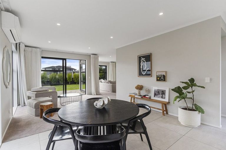 Photo of property in 20 Taikura Avenue, Red Beach, 0932