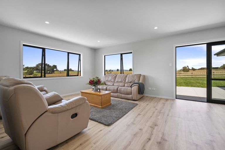 Photo of property in 539 Cemetery Road, Sanson, Palmerston North, 4479