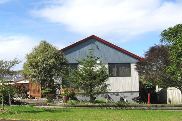 Photo of property in 34a Riserra Drive, Ranui, Auckland, 0612