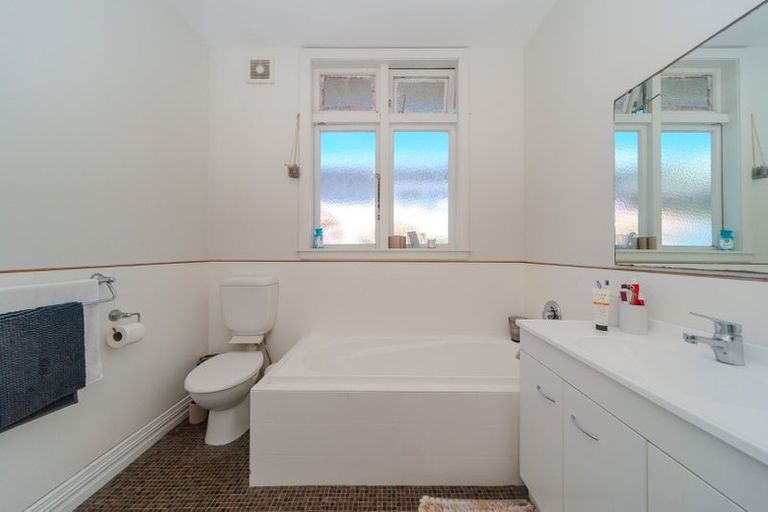 Photo of property in 9 Rolleston Street, Mount Cook, Wellington, 6021