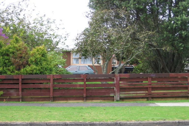 Photo of property in 105 Flanshaw Road, Te Atatu South, Auckland, 0610