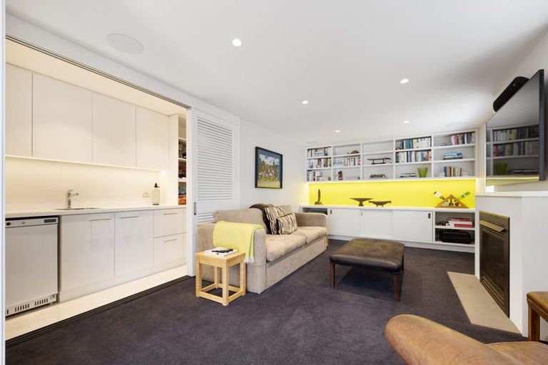 Photo of property in 12 Balmoral Lane, Redcliffs, Christchurch, 8081