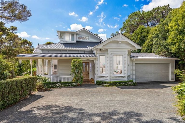 Photo of property in 20 Hebe Place, Birkenhead, Auckland, 0626
