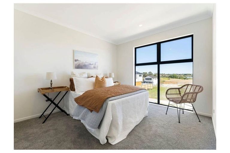 Photo of property in 11 Taipahitini Road, Rosehill, 2113