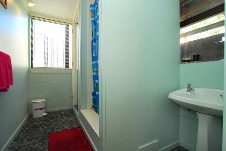 Photo of property in 1 Lauderdale Road, Birkdale, Auckland, 0626