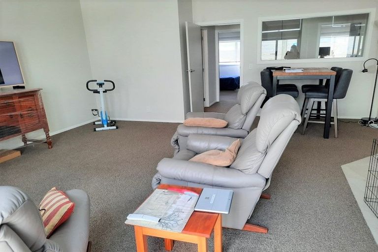 Photo of property in 9 Madeira Close, Whitby, Porirua, 5024