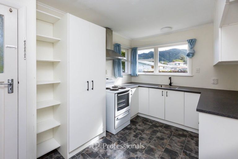 Photo of property in 61 Kashmir Avenue, Clouston Park, Upper Hutt, 5018