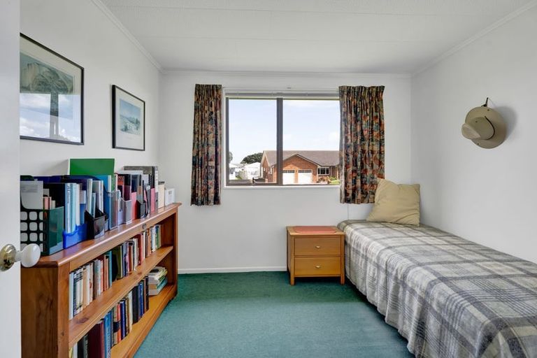 Photo of property in 18 Pohutukawa Drive, Opunake, 4616