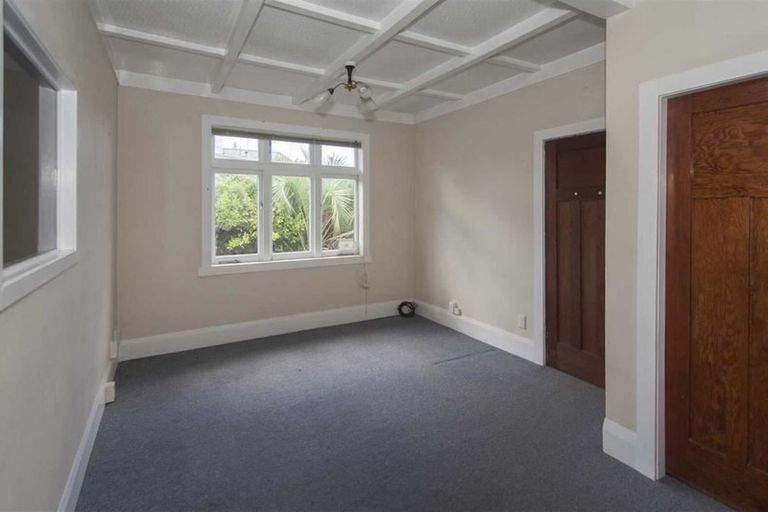 Photo of property in 300 Great North Road, Henderson, Auckland, 0612
