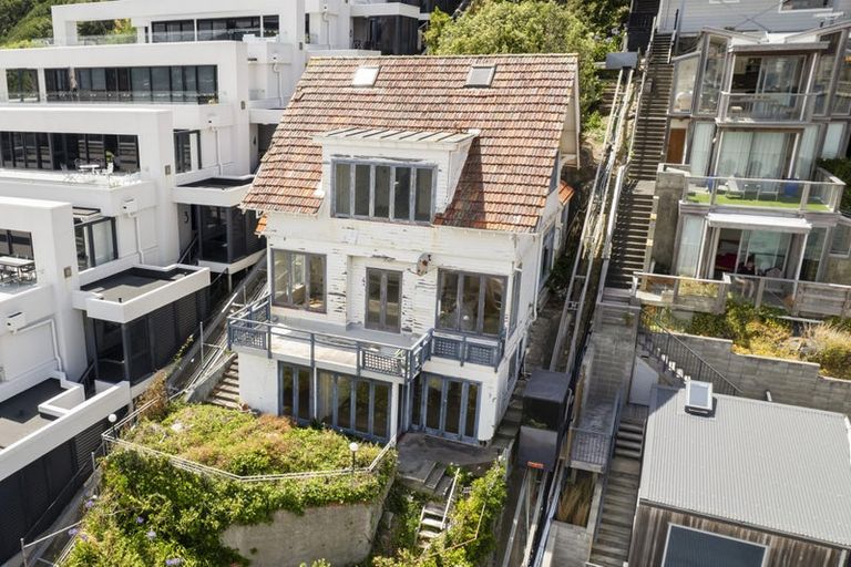 Photo of property in 304 Oriental Parade, Oriental Bay, Wellington, 6011