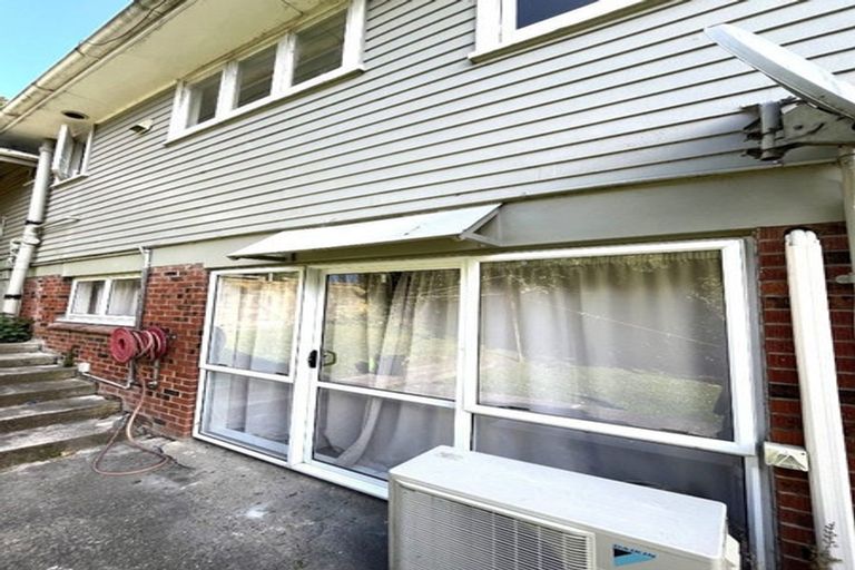 Photo of property in 60 Edmonton Road, Henderson, Auckland, 0612