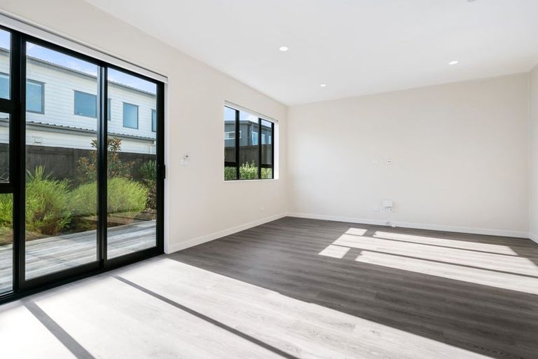 Photo of property in 21b Lumbarda Drive, Kumeu, 0810