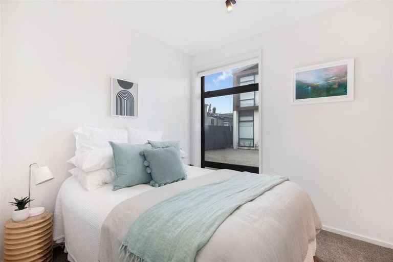 Photo of property in 149u1 Onepu Road, Lyall Bay, Wellington, 6022