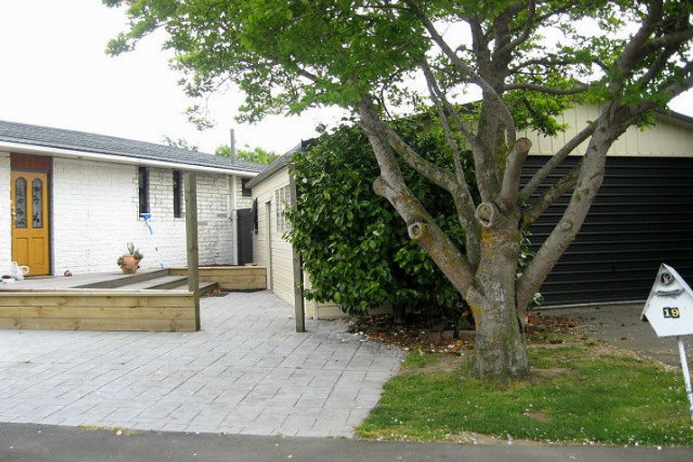 Photo of property in 19 Royleen Street, Casebrook, Christchurch, 8051