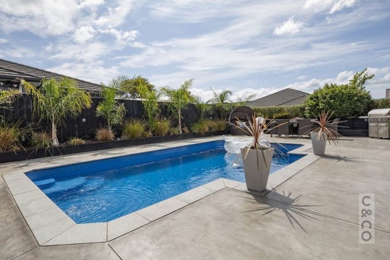 Photo of property in 11 Pohutukawa Parade, Riverhead, 0820