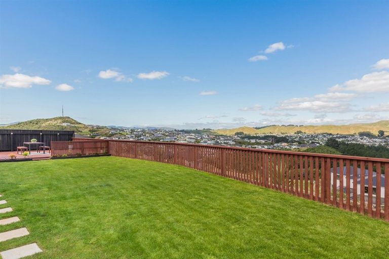 Photo of property in 11 Rotorua Grove, Aotea, Porirua, 5024