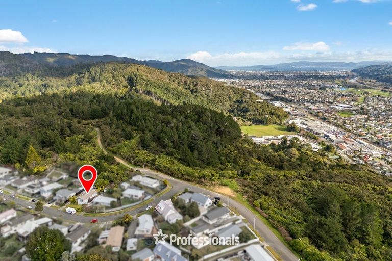Photo of property in 33 Fenchurch Grove, Stokes Valley, Lower Hutt, 5019