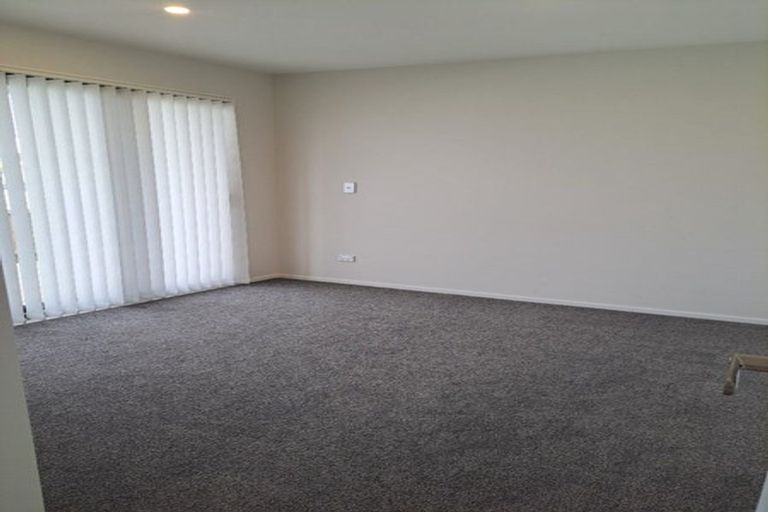 Photo of property in 20 Rorotu Avenue, Karaka, 2113