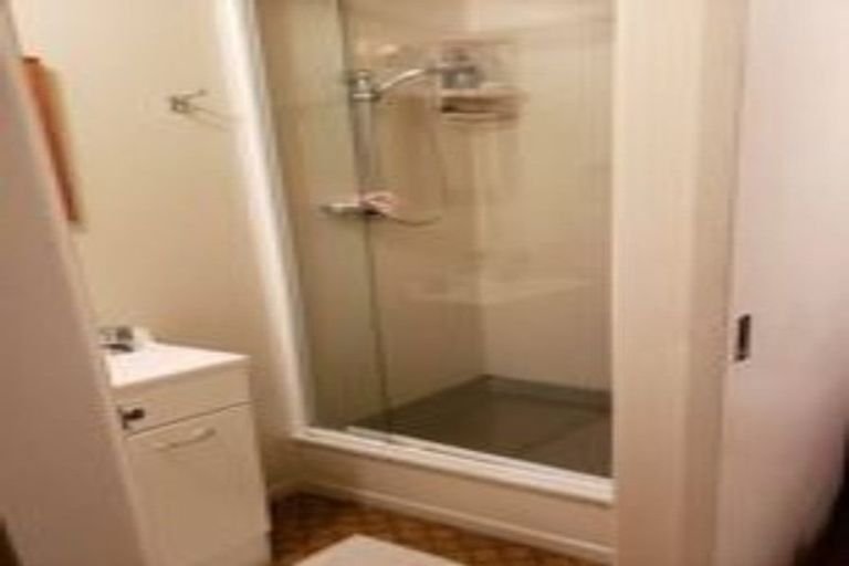 Photo of property in 88 Chivalry Road, Glenfield, Auckland, 0629