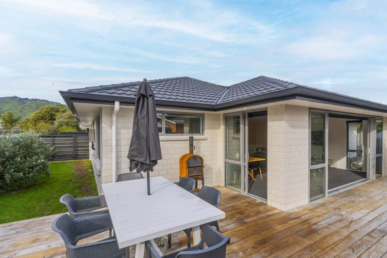 Photo of property in 27a Oriwa Street, Waikanae, 5036