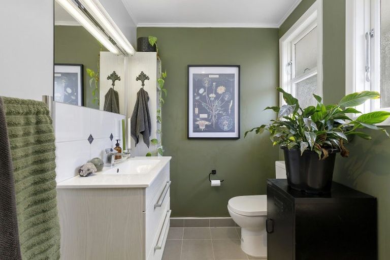 Photo of property in 2 Amos Way, Kingston, Wellington, 6021