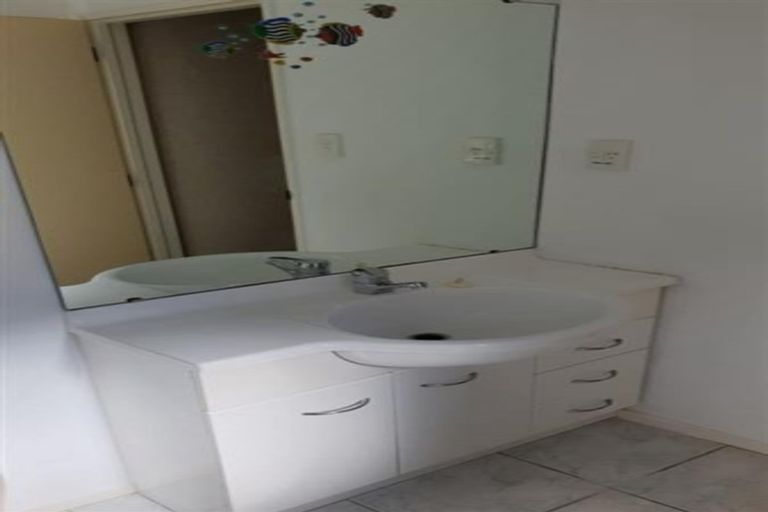 Photo of property in 11 Sandwick Drive, Weymouth, Auckland, 2103