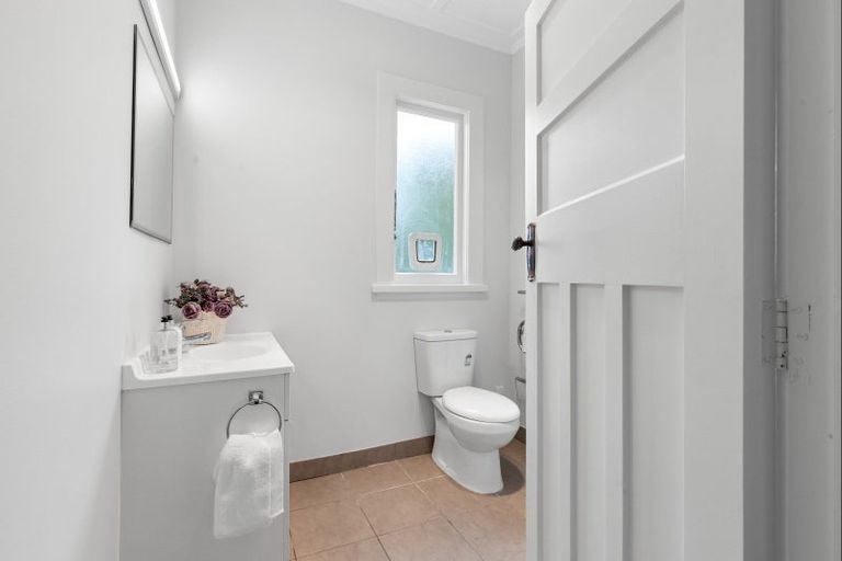 Photo of property in 36 Kingswood Street, Takaro, Palmerston North, 4412