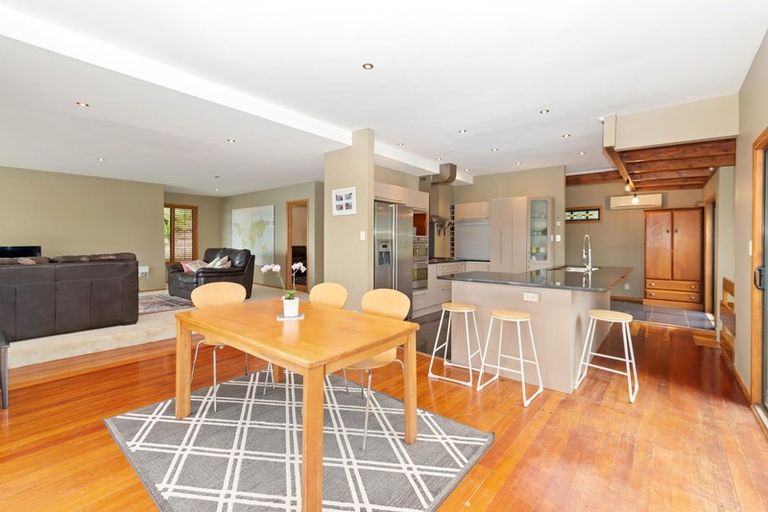 Photo of property in 44 Paturoa Road, Titirangi, Auckland, 0604