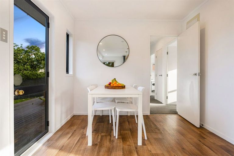 Photo of property in 5 Lowell Place, Massey, Auckland, 0614