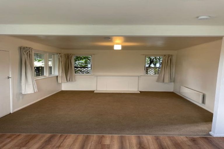 Photo of property in 3 Gloria Avenue, Te Atatu Peninsula, Auckland, 0610