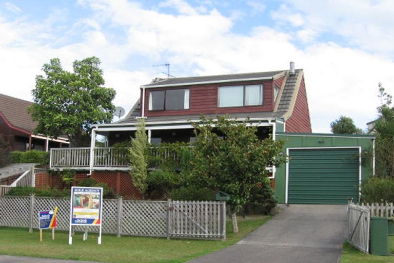 Photo of property in 66 Granville Drive, Massey, Auckland, 0614