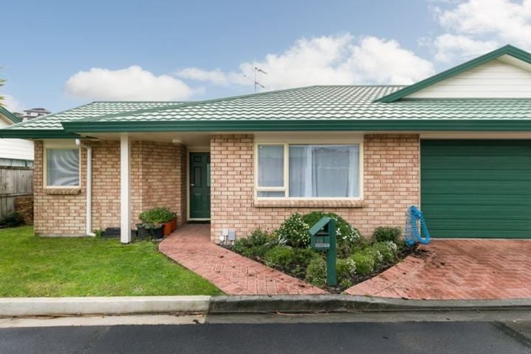 Photo of property in Miramar Villas, 12/6u Brussels Street, Miramar, Wellington, 6022