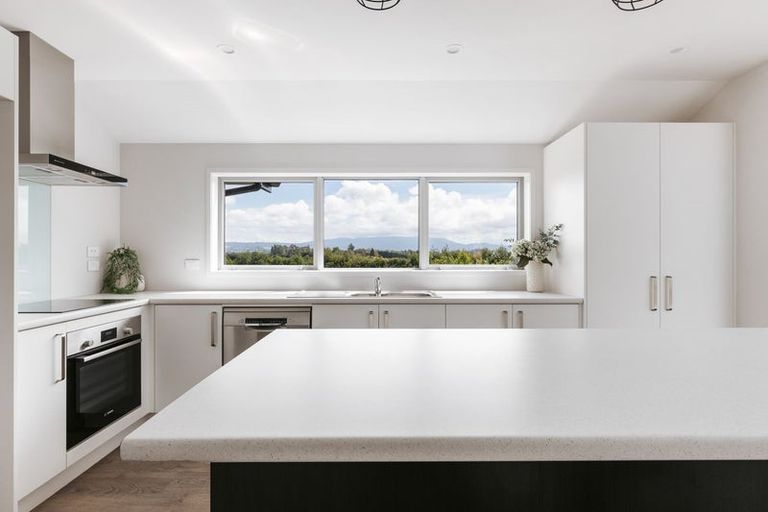 Photo of property in 14 Anglers Way, Omokoroa, 3114