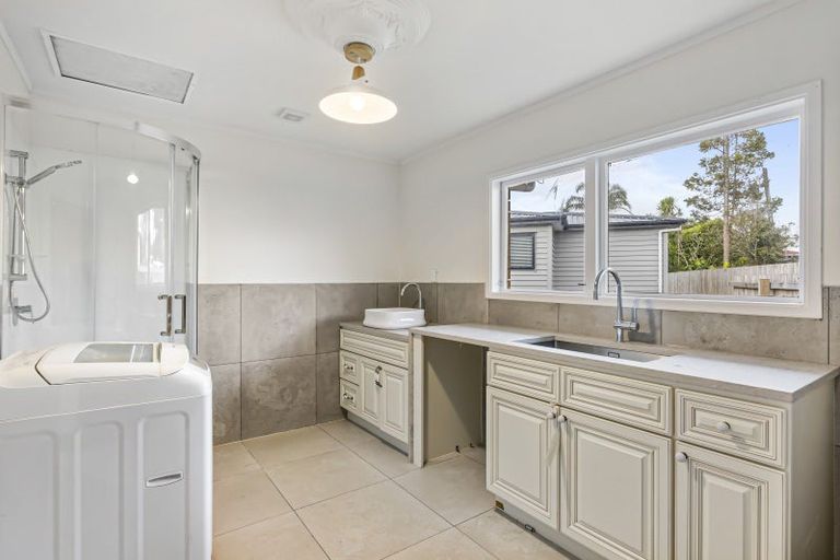 Photo of property in 6 Mahinga Place, Massey, Auckland, 0614