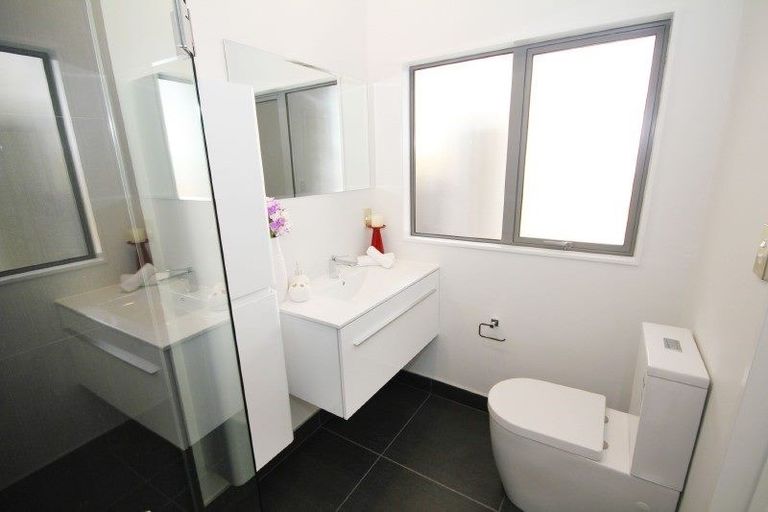 Photo of property in 21 Moller Street, Beach Haven, Auckland, 0626