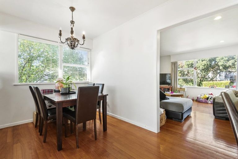 Photo of property in 10 Aplin Place, Birkdale, Auckland, 0626