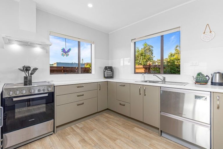 Photo of property in 1/54 Florence Avenue, Orewa, 0931