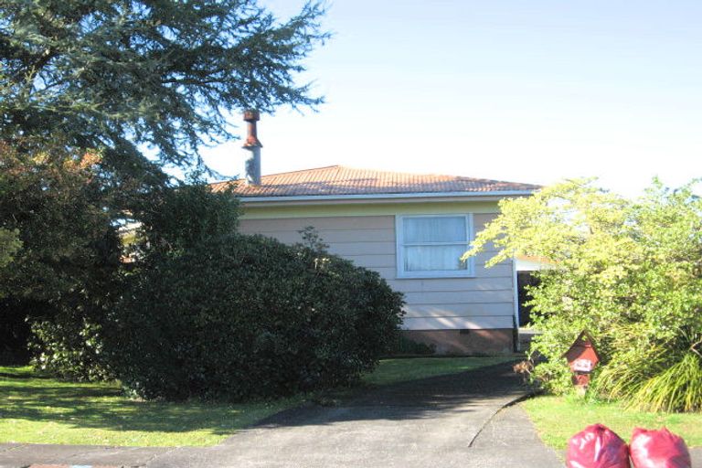 Photo of property in 6 Cargill Street, Papakura, 2110