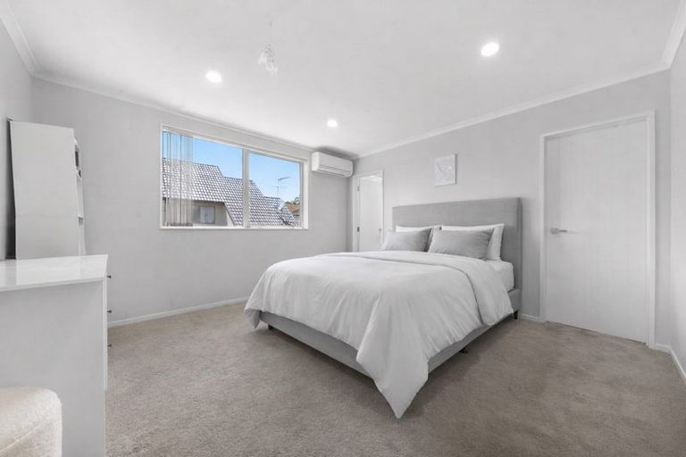 Photo of property in 51 Mt Lebanon Crescent, The Gardens, Auckland, 2105