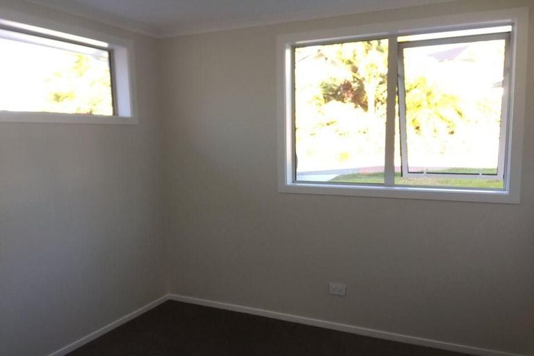 Photo of property in 20 Ridgeview Close, Red Beach, 0932