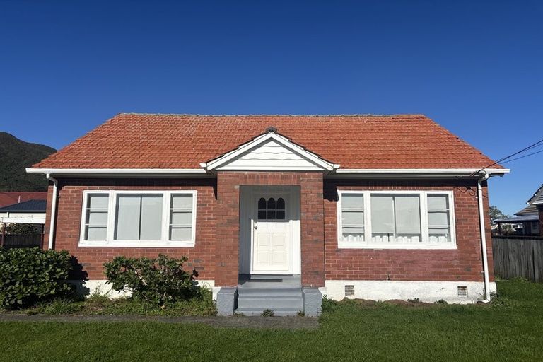 Photo of property in 28 Douglas Street, Waiwhetu, Lower Hutt, 5010