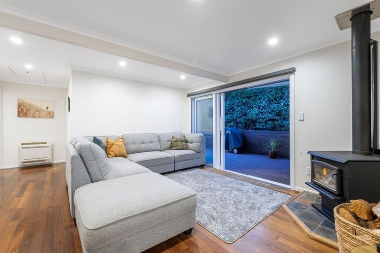 Photo of property in 118 Kahu Road, Paremata, Porirua, 5024