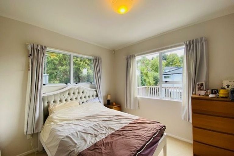 Photo of property in 2/18 Elliott Avenue, Bayview, Auckland, 0629