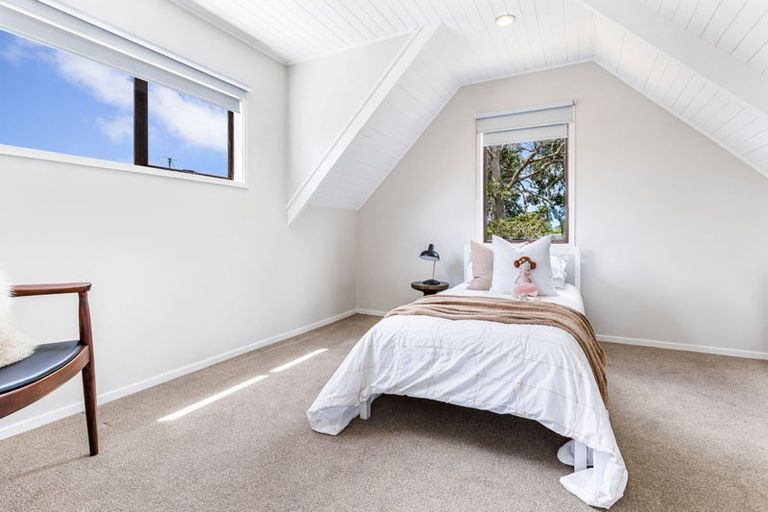 Photo of property in 2/12 Neil Avenue, Te Atatu Peninsula, Auckland, 0610