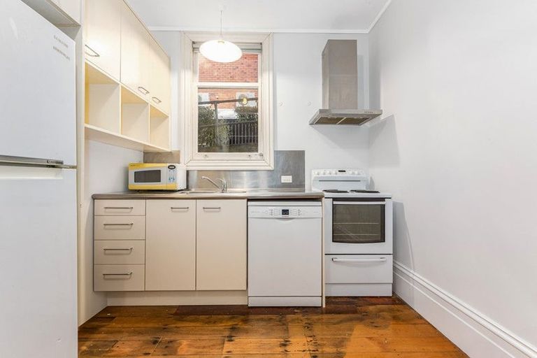 Photo of property in 13 Tinakori Road, Thorndon, Wellington, 6011