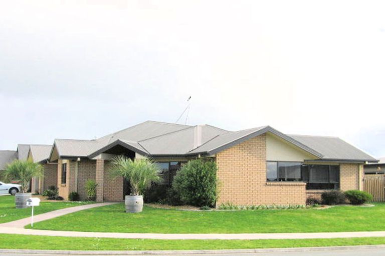 Photo of property in 84 Saint James Drive, Huntington, Hamilton, 3210